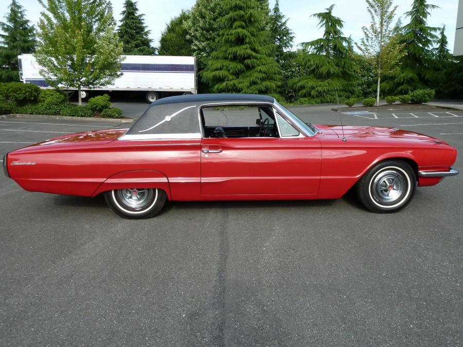  Ford Thunderbird Town Landau Coupe 1966 года  (фото 7 из 21)